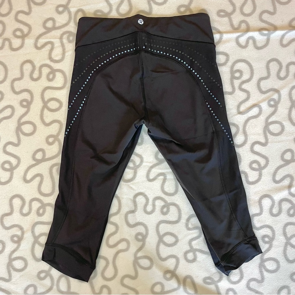 Lululemon reflective dots run capris size 6